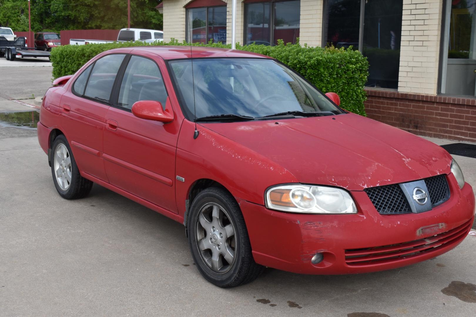 2005 Red Nissan Sentra 1.8 (3N1CB51D25L) with an 1.8L L4 DOHC 16V engine, 4 SPEED AUTOMATIC transmission, located at 5925 E. BELKNAP ST., HALTOM CITY, TX, 76117, (817) 834-4222, 32.803799, -97.259003 - Photo#5